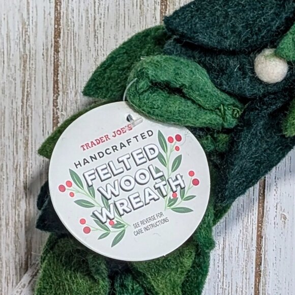 🎄Trader Joe's Handcrafted Felted Wool Christmas Wreath Holiday Decor 2025 NEW - Picture 3 of 4